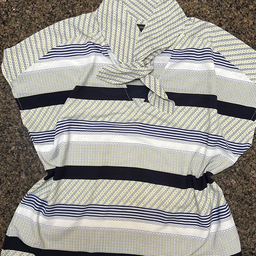 Banana republic beautiful lightweight blouse, blues greens. Xl